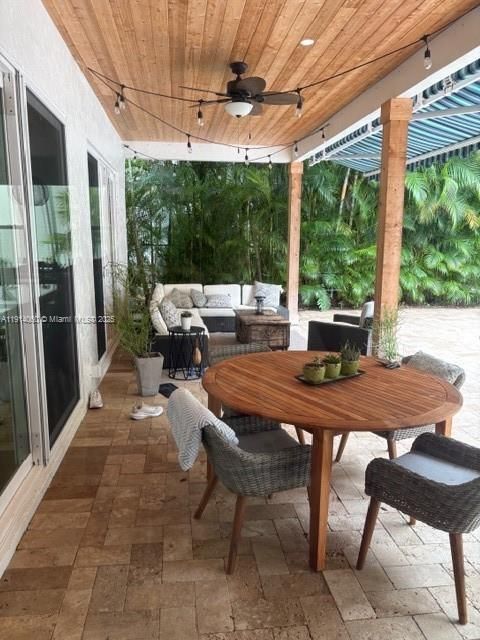 出租: $13,000 (4 贝兹, 3 浴室, 2659 平方英尺)