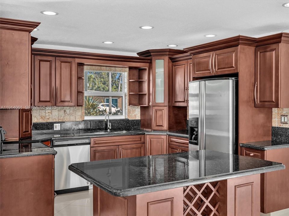 For Rent: $6,300 (4 beds, 2 baths, 2135 Square Feet)