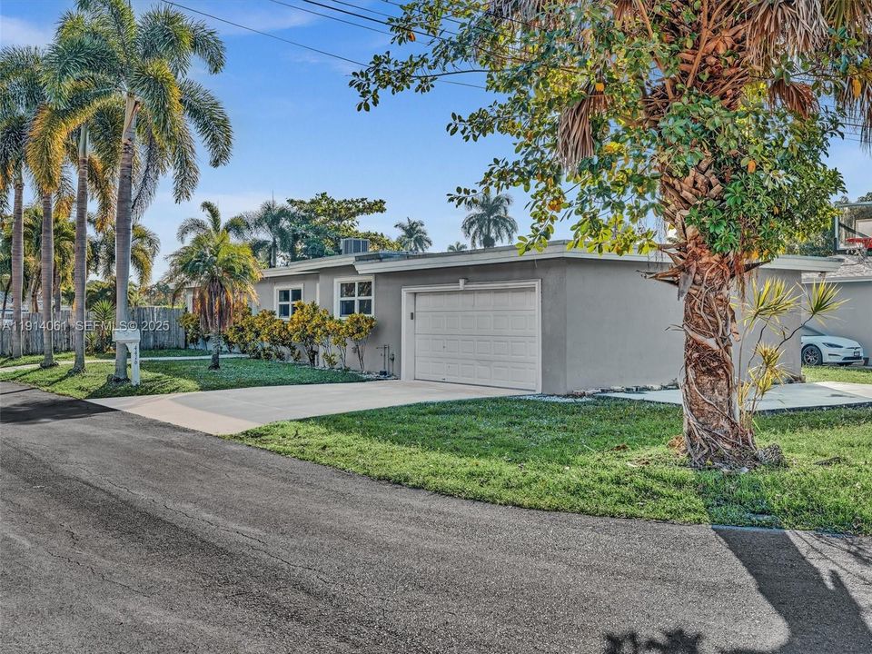 For Rent: $6,300 (4 beds, 2 baths, 2135 Square Feet)