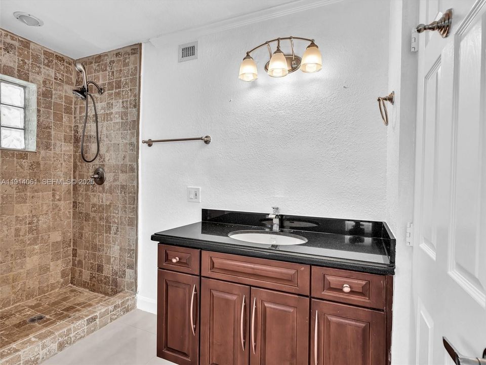 For Rent: $6,300 (4 beds, 2 baths, 2135 Square Feet)