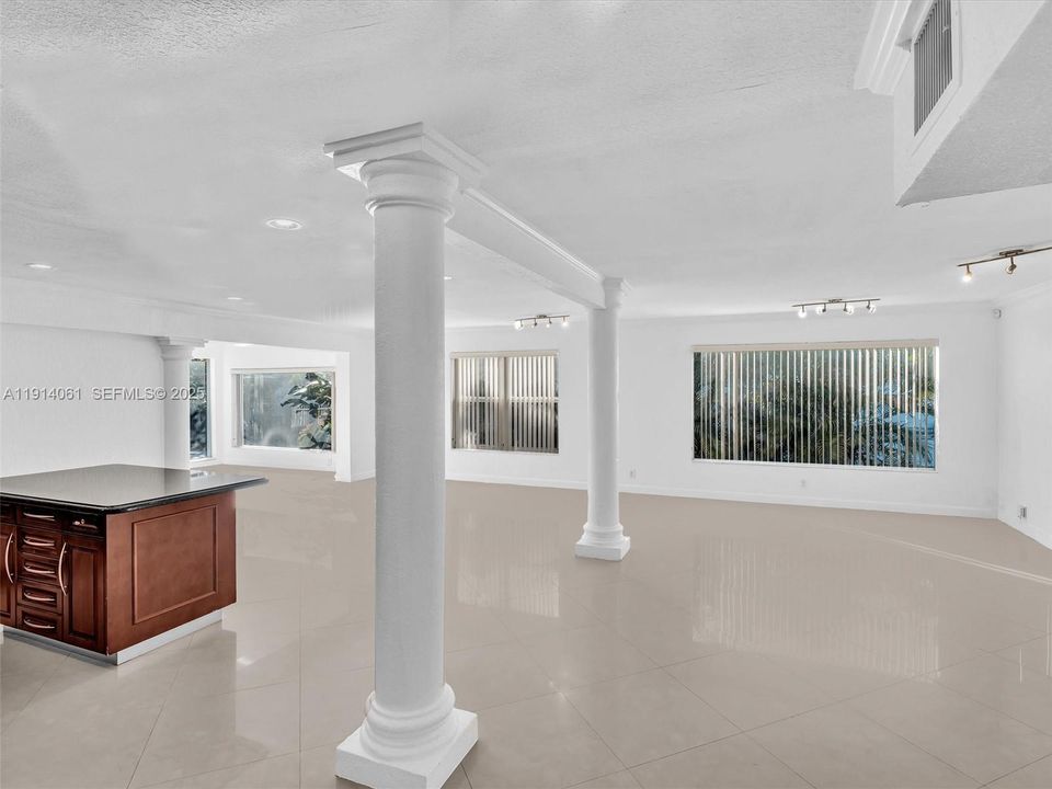 For Rent: $6,300 (4 beds, 2 baths, 2135 Square Feet)