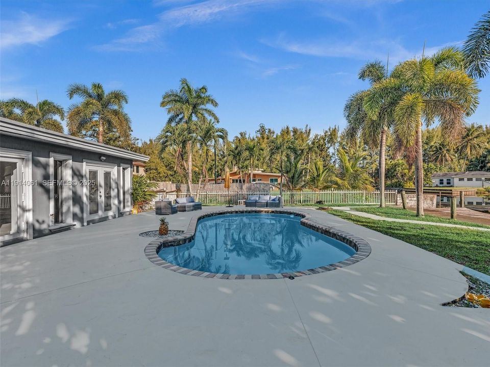 For Rent: $6,300 (4 beds, 2 baths, 2135 Square Feet)