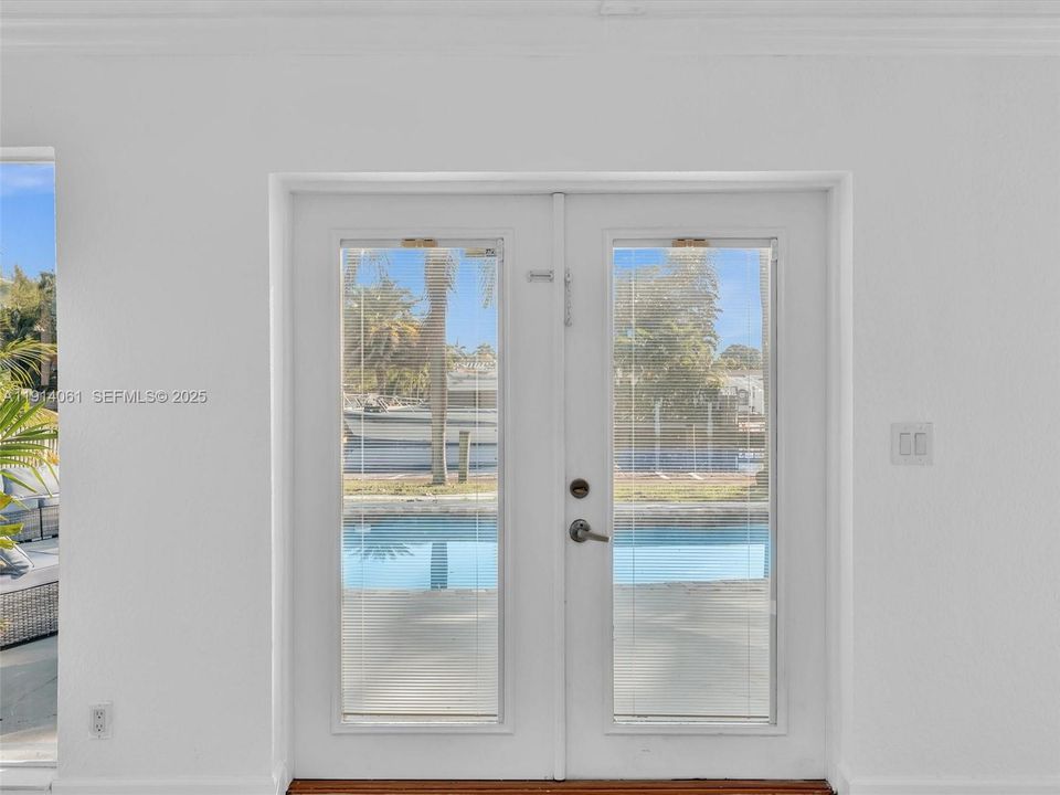 For Rent: $6,300 (4 beds, 2 baths, 2135 Square Feet)