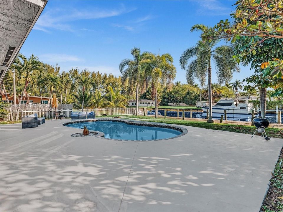 For Rent: $6,300 (4 beds, 2 baths, 2135 Square Feet)