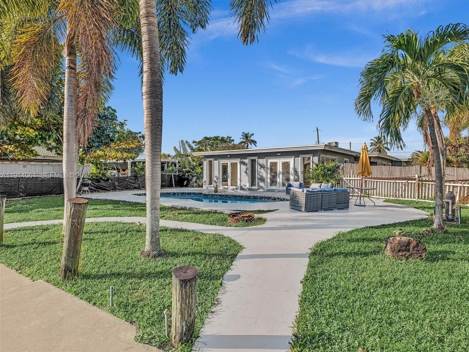 For Rent: $6,300 (4 beds, 2 baths, 2135 Square Feet)