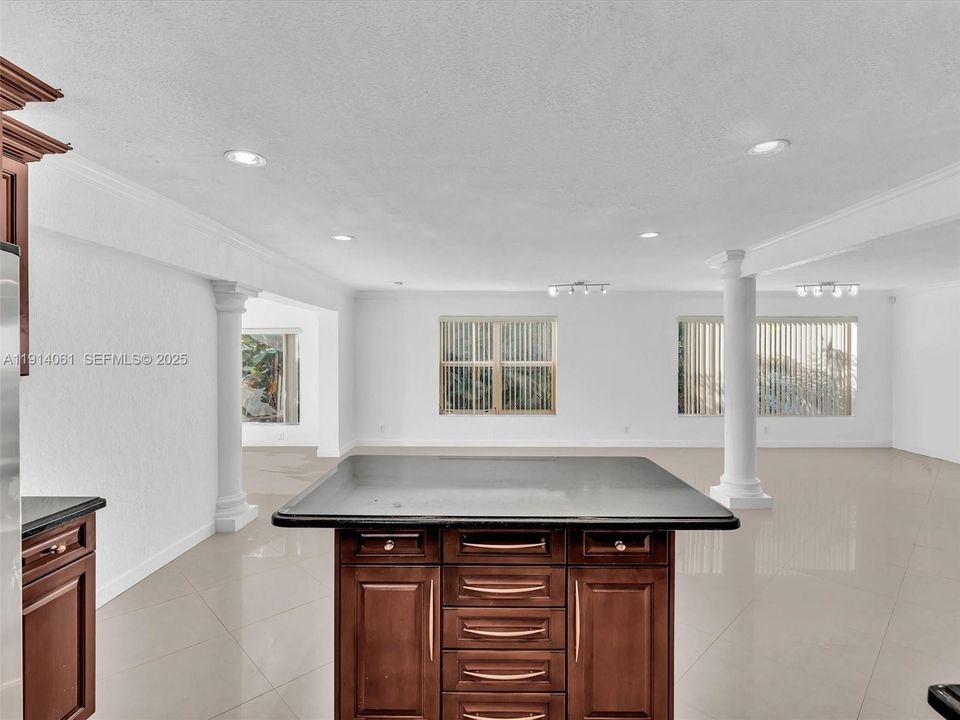 For Rent: $6,300 (4 beds, 2 baths, 2135 Square Feet)