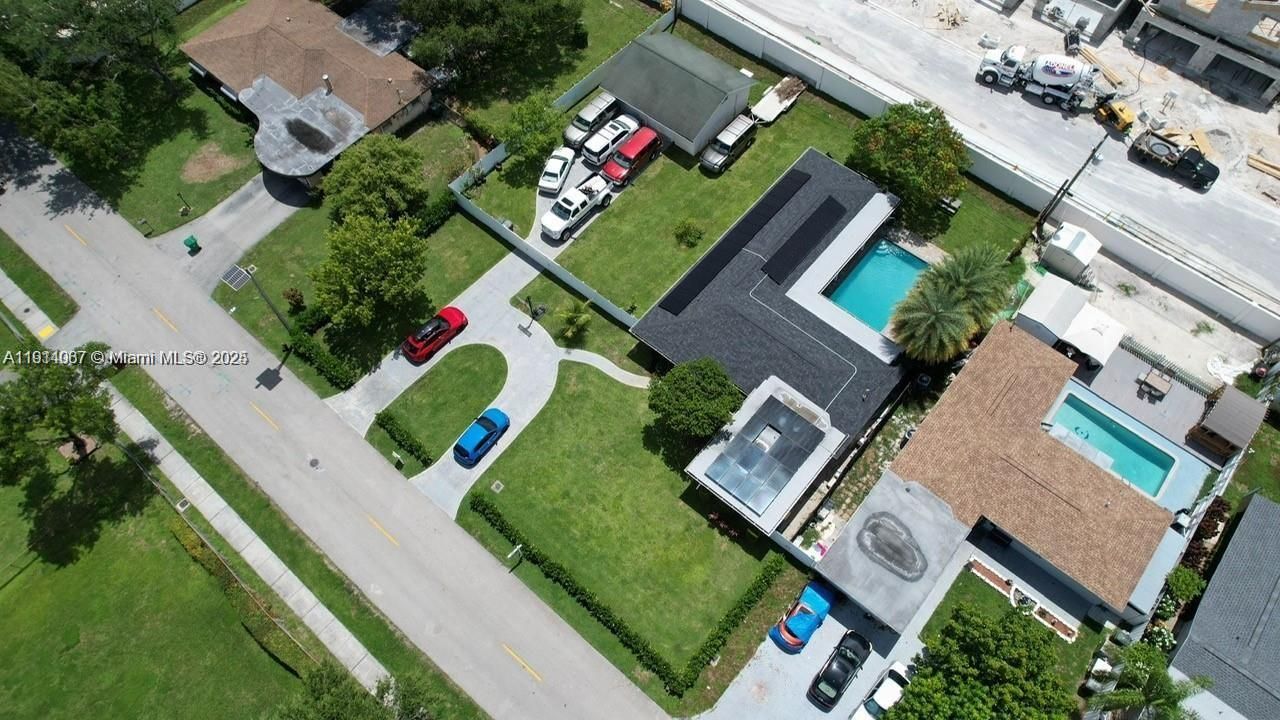 En Renta: $7,250 (5 camas, 3 baños, 2455 Pies cuadrados)