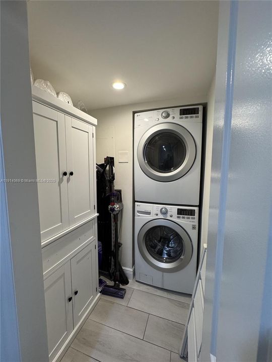 For Sale: $450,000 (2 beds, 1 baths, 970 Square Feet)