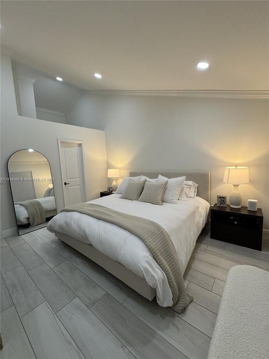 For Sale: $450,000 (2 beds, 1 baths, 970 Square Feet)