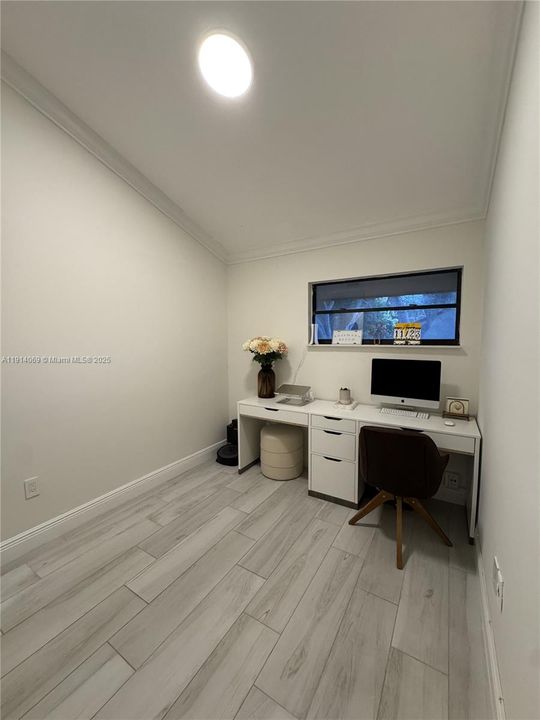 For Sale: $450,000 (2 beds, 1 baths, 970 Square Feet)