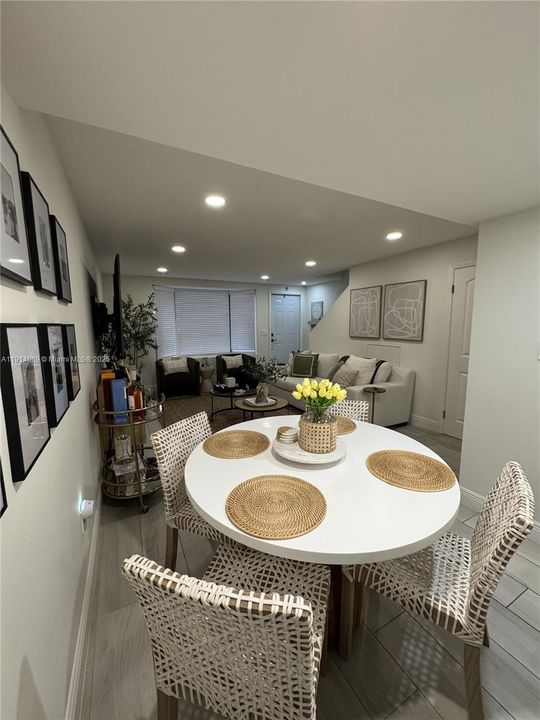 For Sale: $450,000 (2 beds, 1 baths, 970 Square Feet)