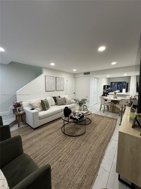 For Sale: $450,000 (2 beds, 1 baths, 970 Square Feet)