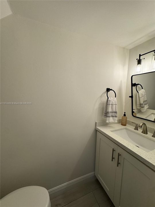 For Sale: $450,000 (2 beds, 1 baths, 970 Square Feet)