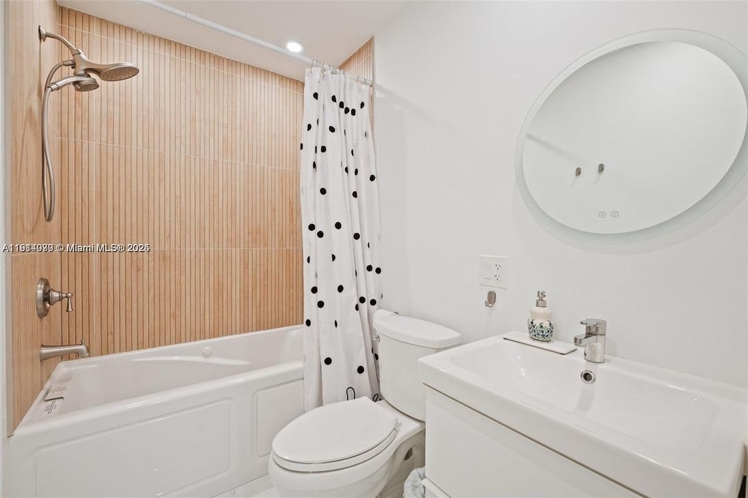 For Sale: $1,275,000 (5 beds, 3 baths, 1895 Square Feet)