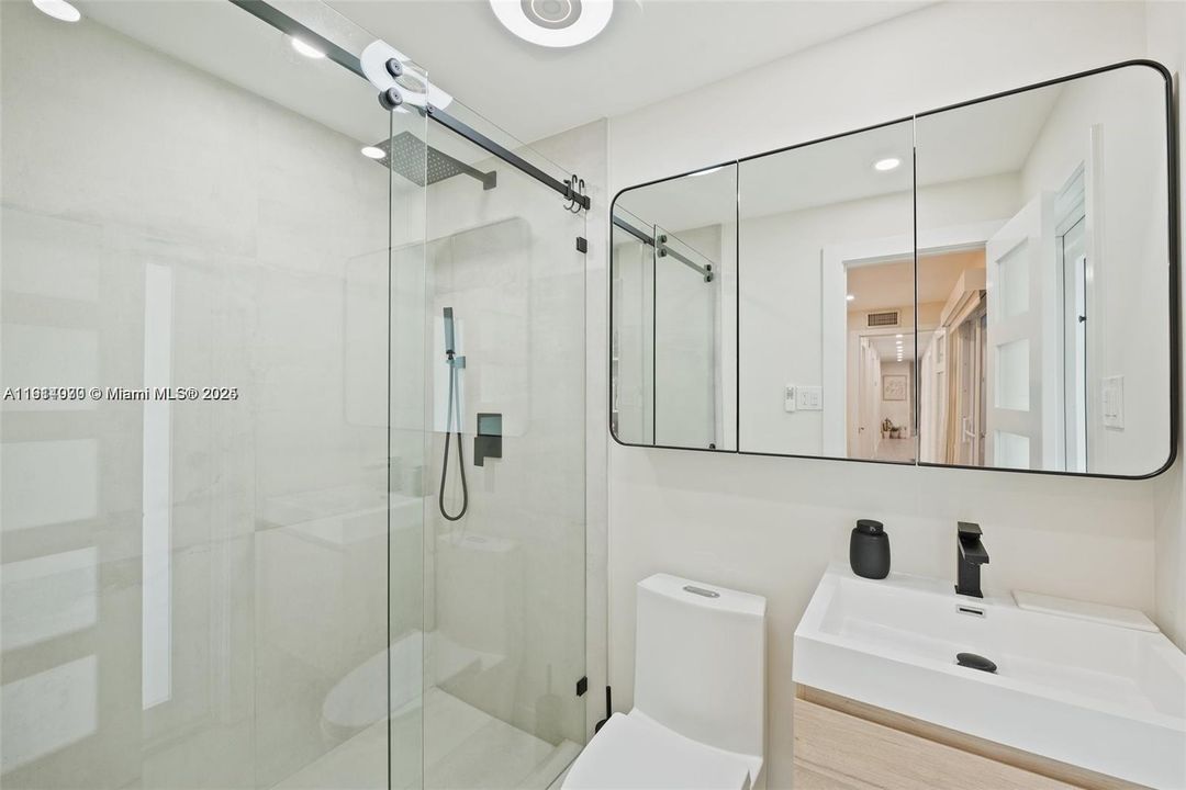 For Sale: $1,275,000 (5 beds, 3 baths, 1895 Square Feet)