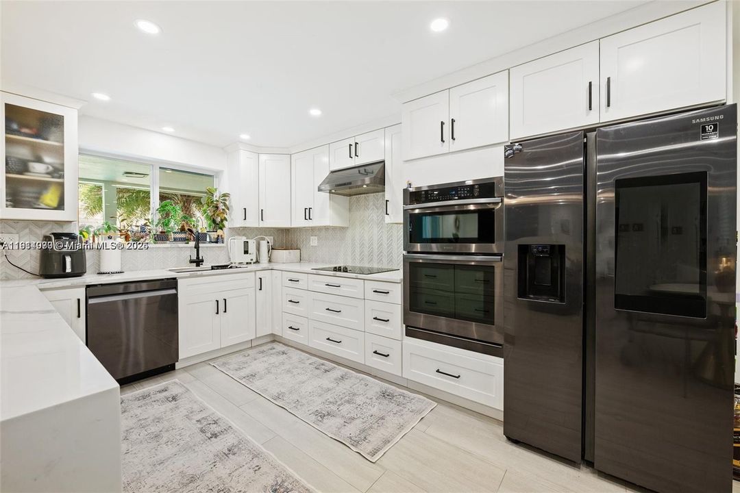 For Sale: $1,275,000 (5 beds, 3 baths, 1895 Square Feet)