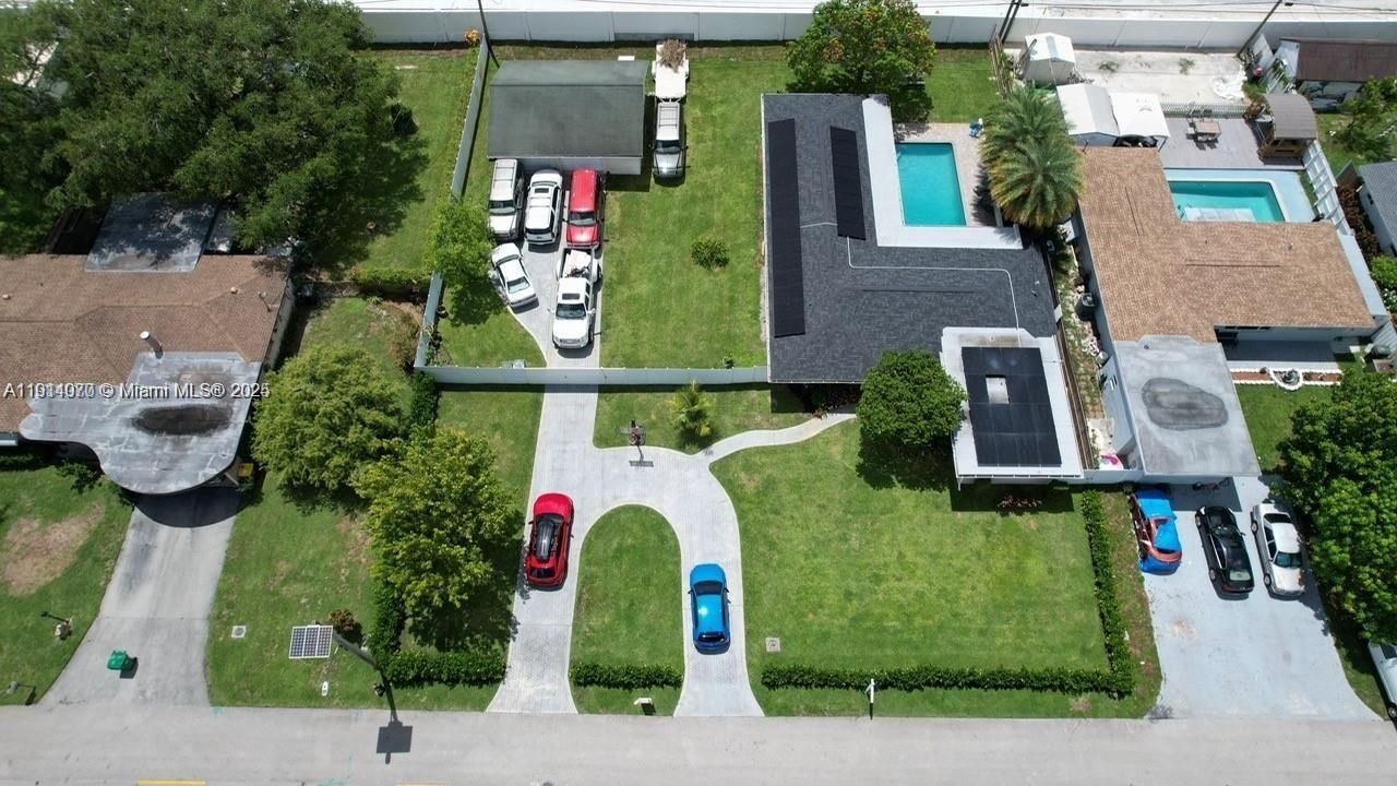 For Sale: $1,275,000 (5 beds, 3 baths, 1895 Square Feet)