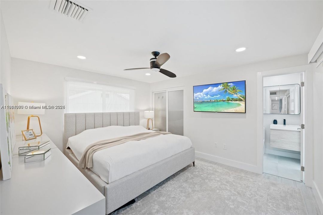 For Sale: $1,275,000 (5 beds, 3 baths, 1895 Square Feet)