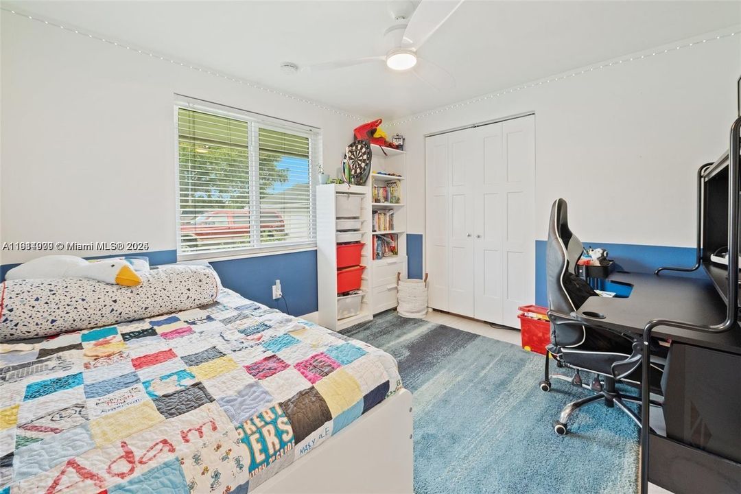 For Sale: $1,275,000 (5 beds, 3 baths, 1895 Square Feet)