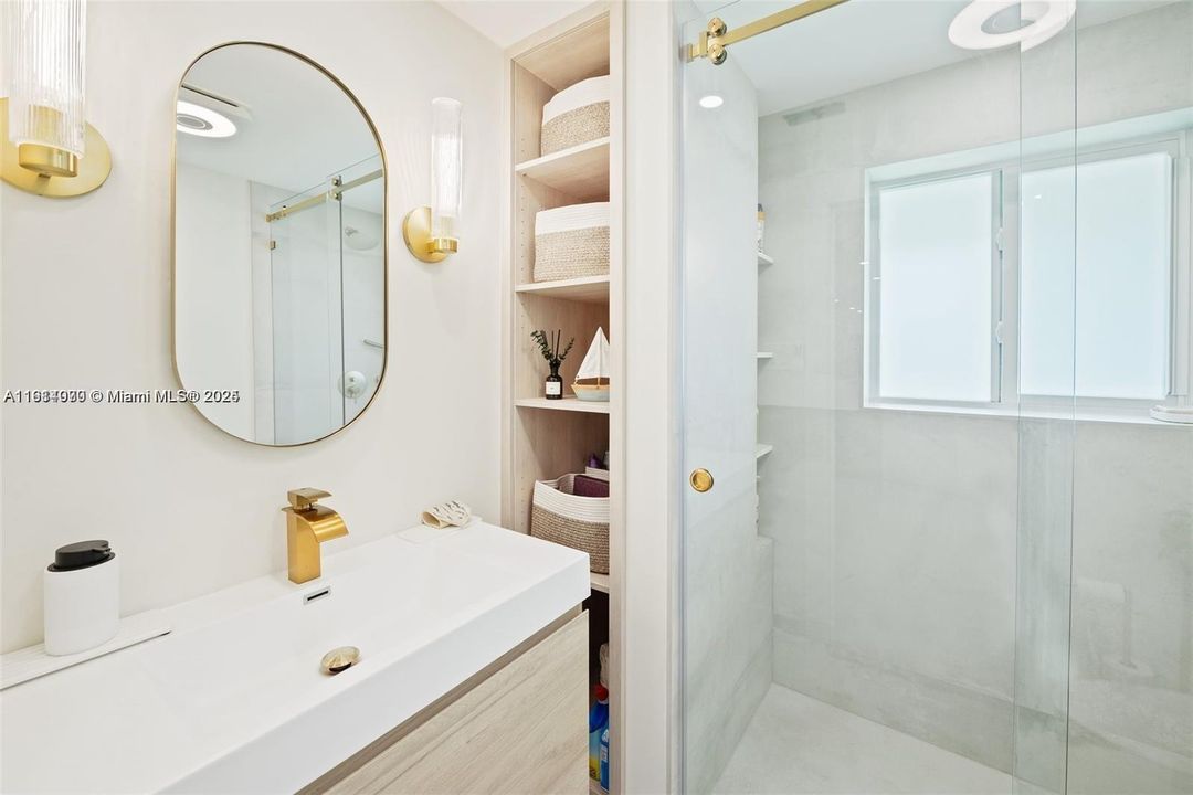 For Sale: $1,275,000 (5 beds, 3 baths, 1895 Square Feet)