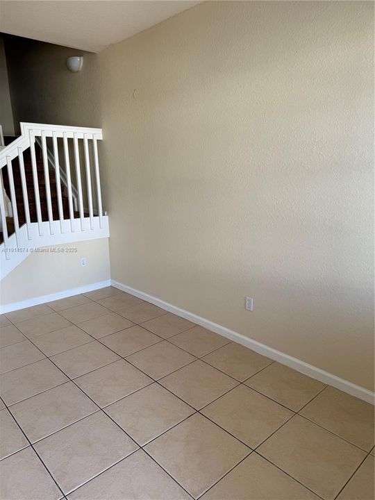 出租: $2,300 (3 贝兹, 2 浴室, 1565 平方英尺)