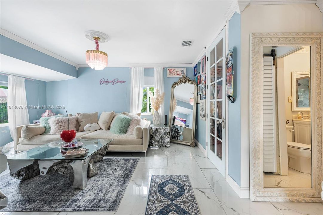 合同活跃: $749,000 (2 贝兹, 1 浴室, 0 平方英尺)