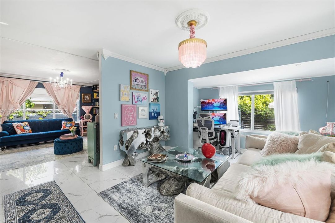 合同活跃: $749,000 (2 贝兹, 1 浴室, 0 平方英尺)