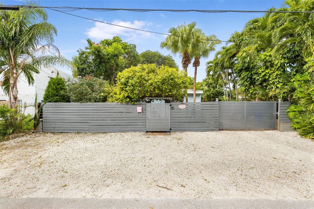 合同活跃: $749,000 (2 贝兹, 1 浴室, 0 平方英尺)