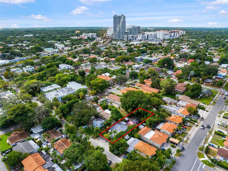 合同活跃: $749,000 (2 贝兹, 1 浴室, 0 平方英尺)