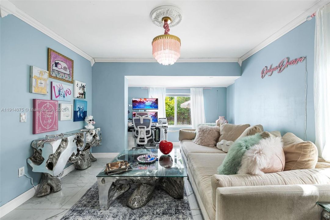 合同活跃: $749,000 (2 贝兹, 1 浴室, 0 平方英尺)