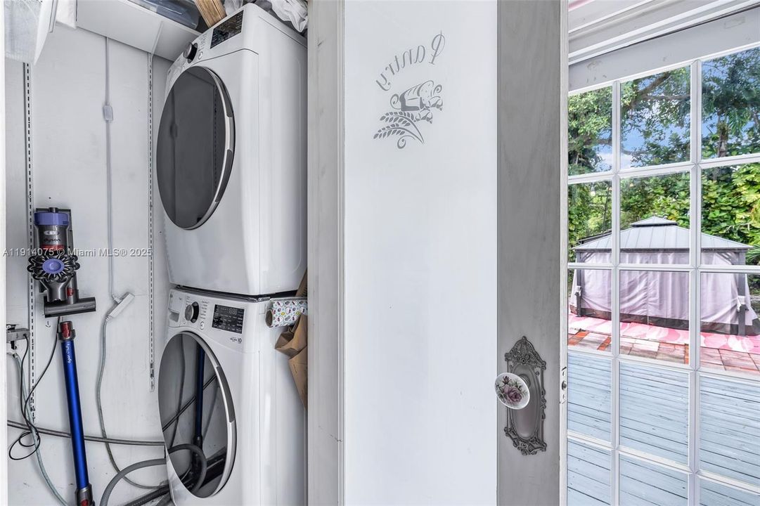 合同活跃: $749,000 (2 贝兹, 1 浴室, 0 平方英尺)