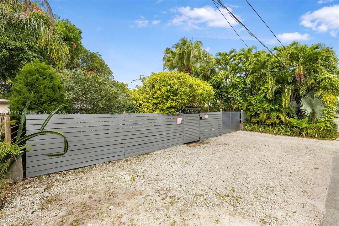 合同活跃: $749,000 (2 贝兹, 1 浴室, 0 平方英尺)