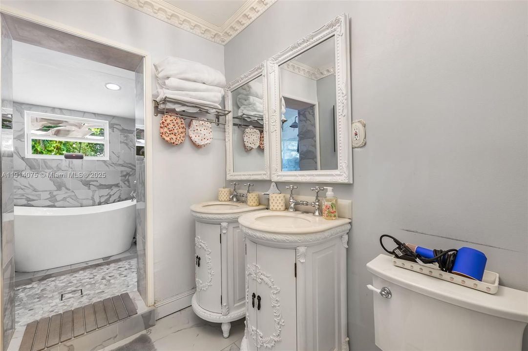 合同活跃: $749,000 (2 贝兹, 1 浴室, 0 平方英尺)