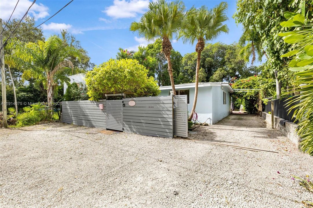 合同活跃: $749,000 (2 贝兹, 1 浴室, 0 平方英尺)