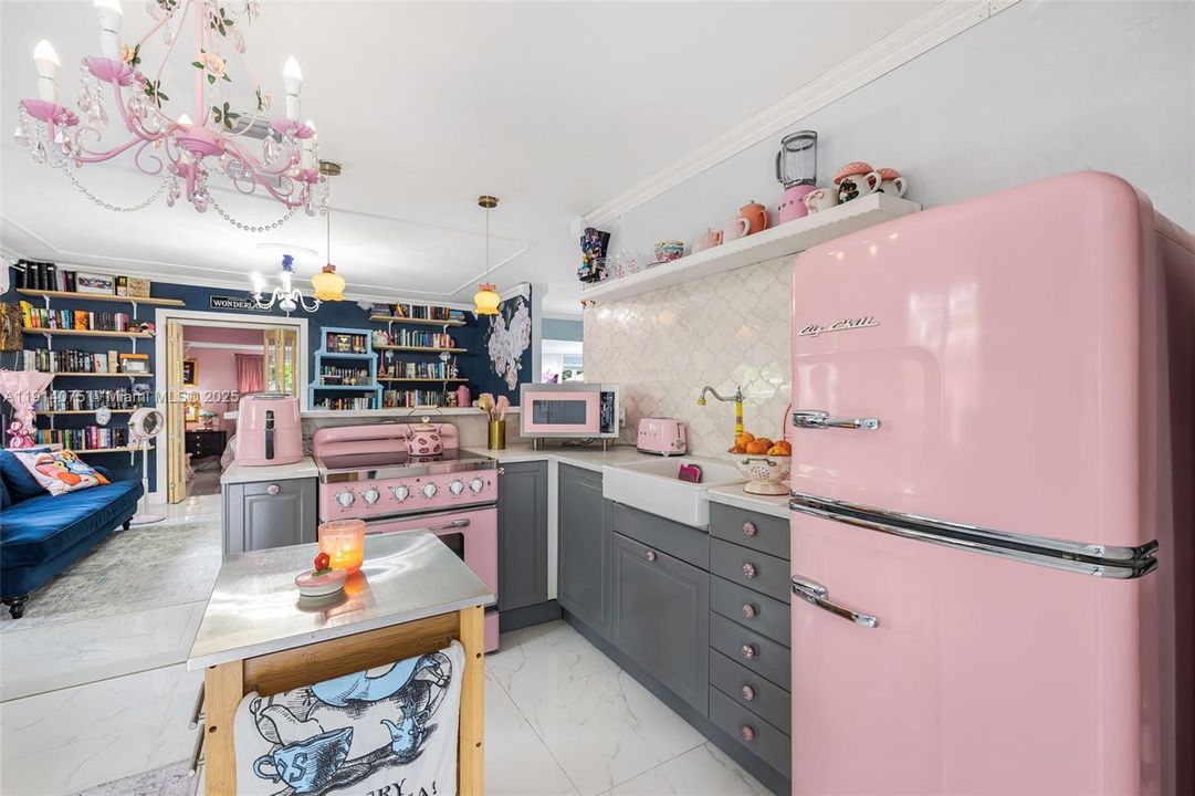 合同活跃: $749,000 (2 贝兹, 1 浴室, 0 平方英尺)