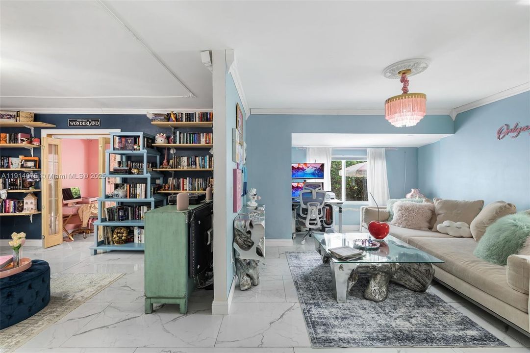 合同活跃: $749,000 (2 贝兹, 1 浴室, 0 平方英尺)