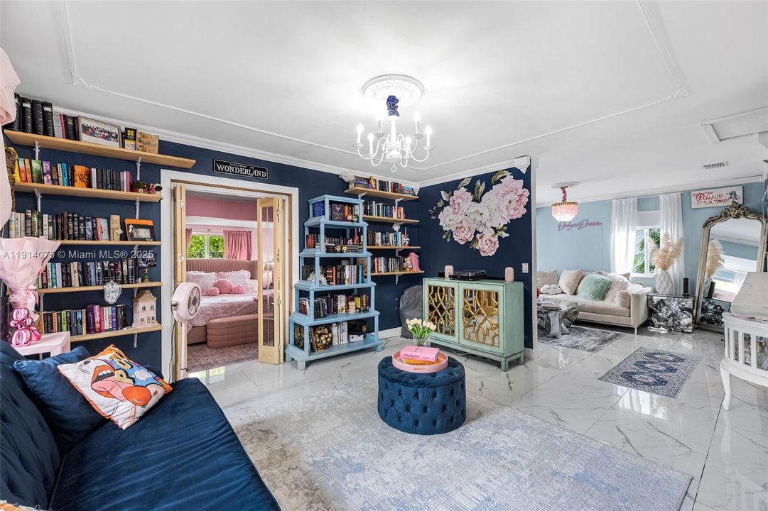 合同活跃: $749,000 (2 贝兹, 1 浴室, 0 平方英尺)