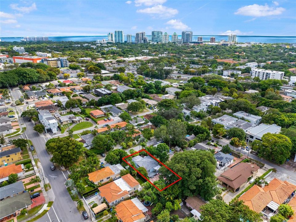 合同活跃: $749,000 (2 贝兹, 1 浴室, 0 平方英尺)