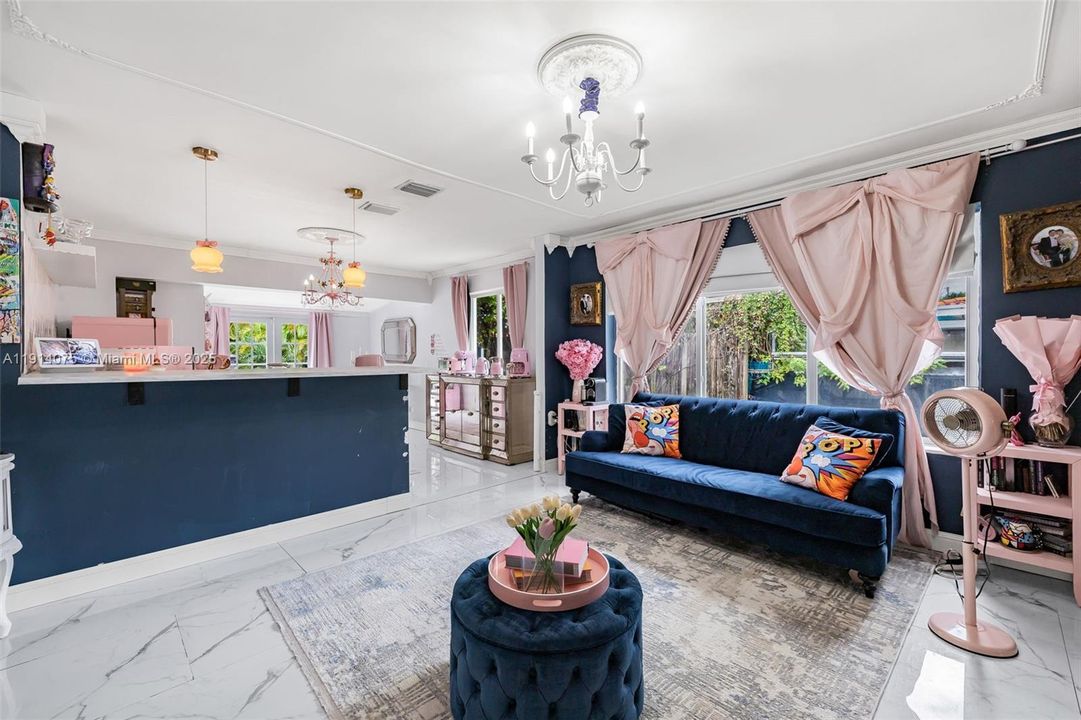 合同活跃: $749,000 (2 贝兹, 1 浴室, 0 平方英尺)