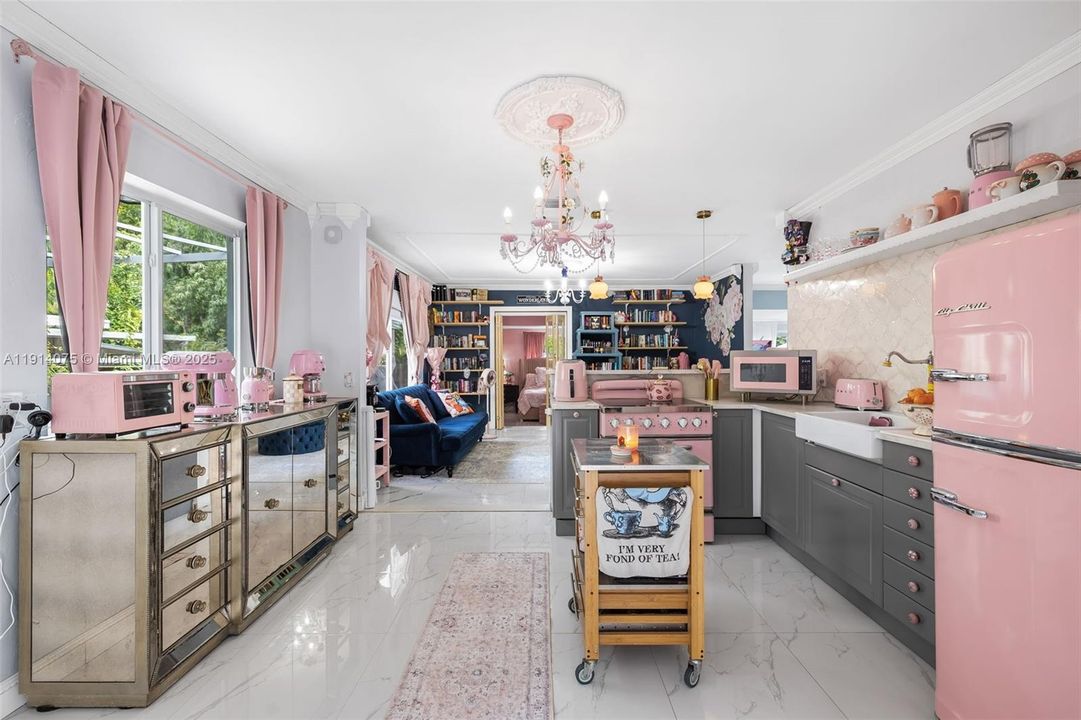 合同活跃: $749,000 (2 贝兹, 1 浴室, 0 平方英尺)