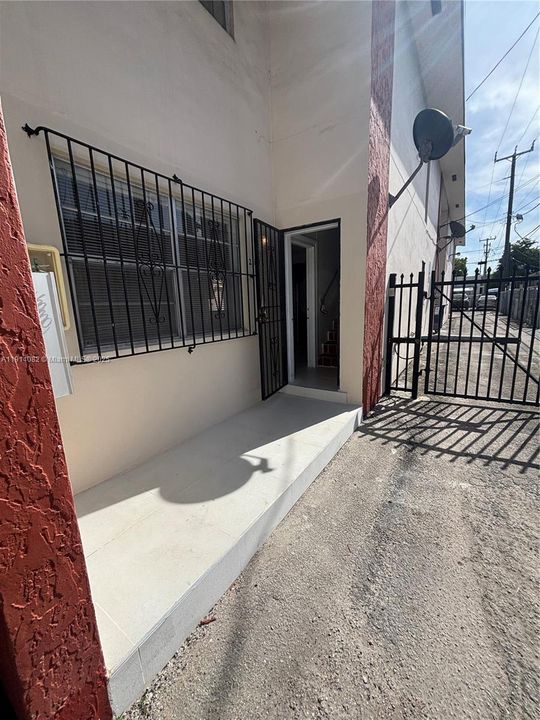 Active With Contract: $1,675 (1 beds, 1 baths, 7254 Square Feet)