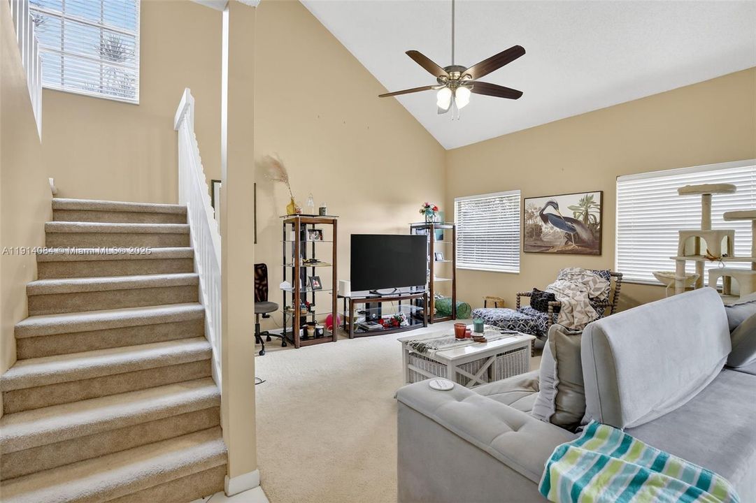 For Rent: $4,800 (3 beds, 2 baths, 1943 Square Feet)