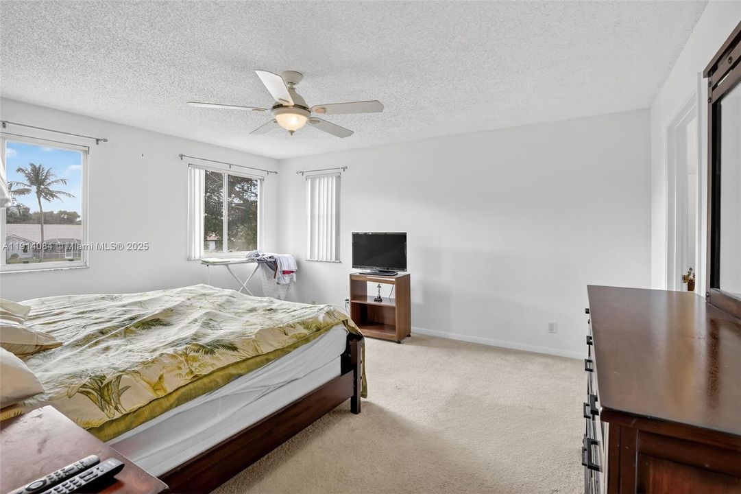 For Rent: $4,800 (3 beds, 2 baths, 1943 Square Feet)