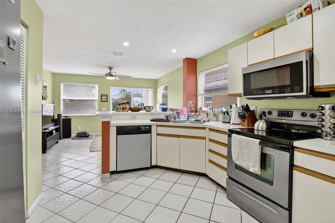 For Rent: $4,800 (3 beds, 2 baths, 1943 Square Feet)