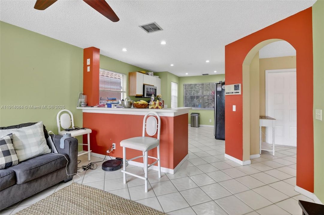 For Rent: $4,800 (3 beds, 2 baths, 1943 Square Feet)