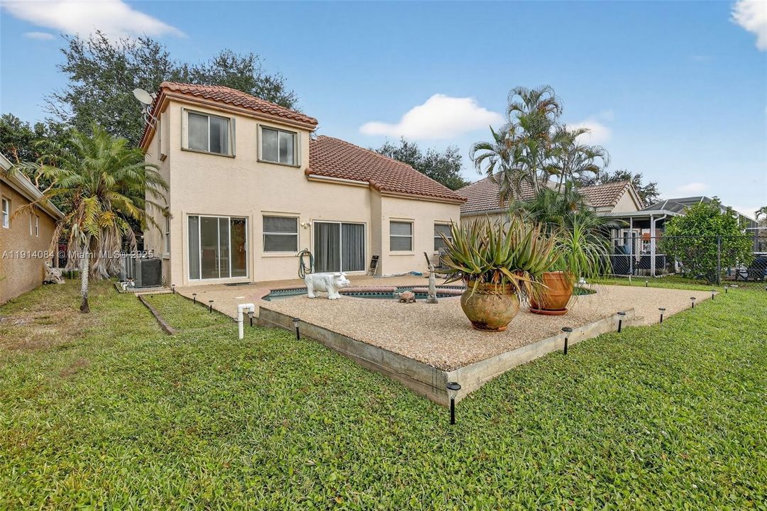 For Rent: $4,800 (3 beds, 2 baths, 1943 Square Feet)