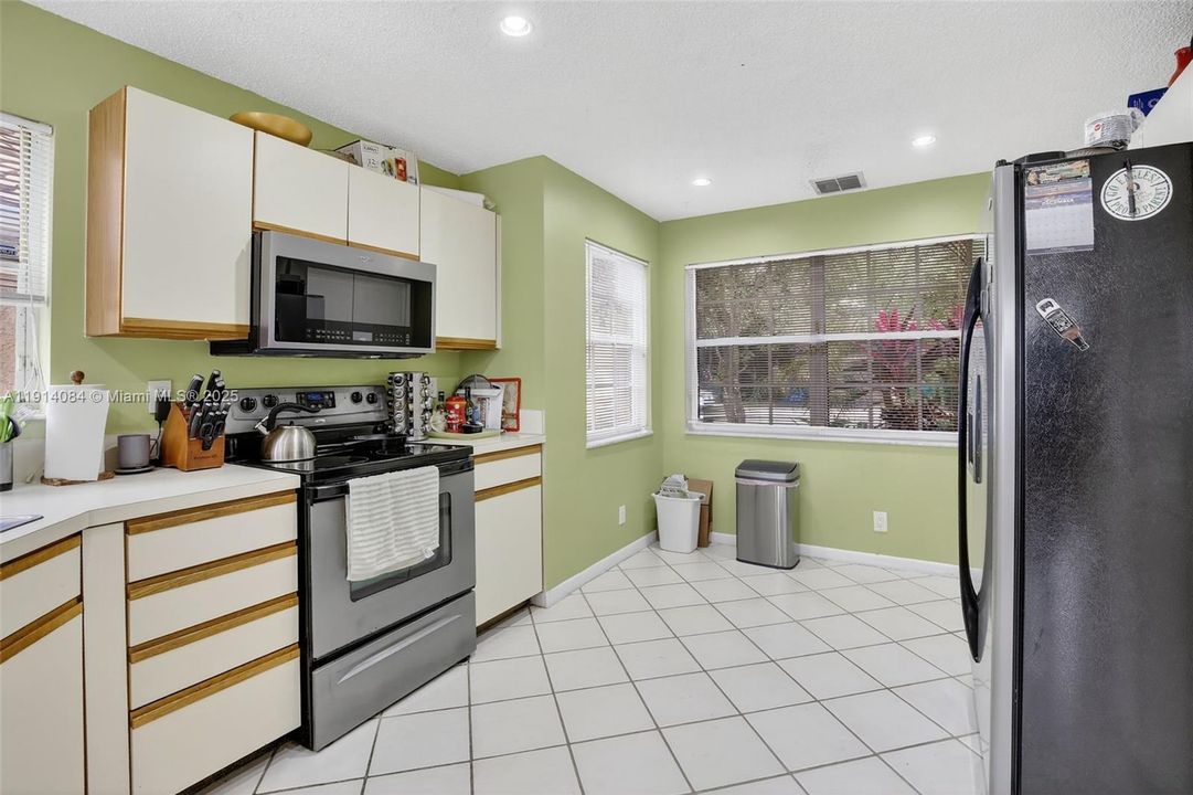 For Rent: $4,800 (3 beds, 2 baths, 1943 Square Feet)