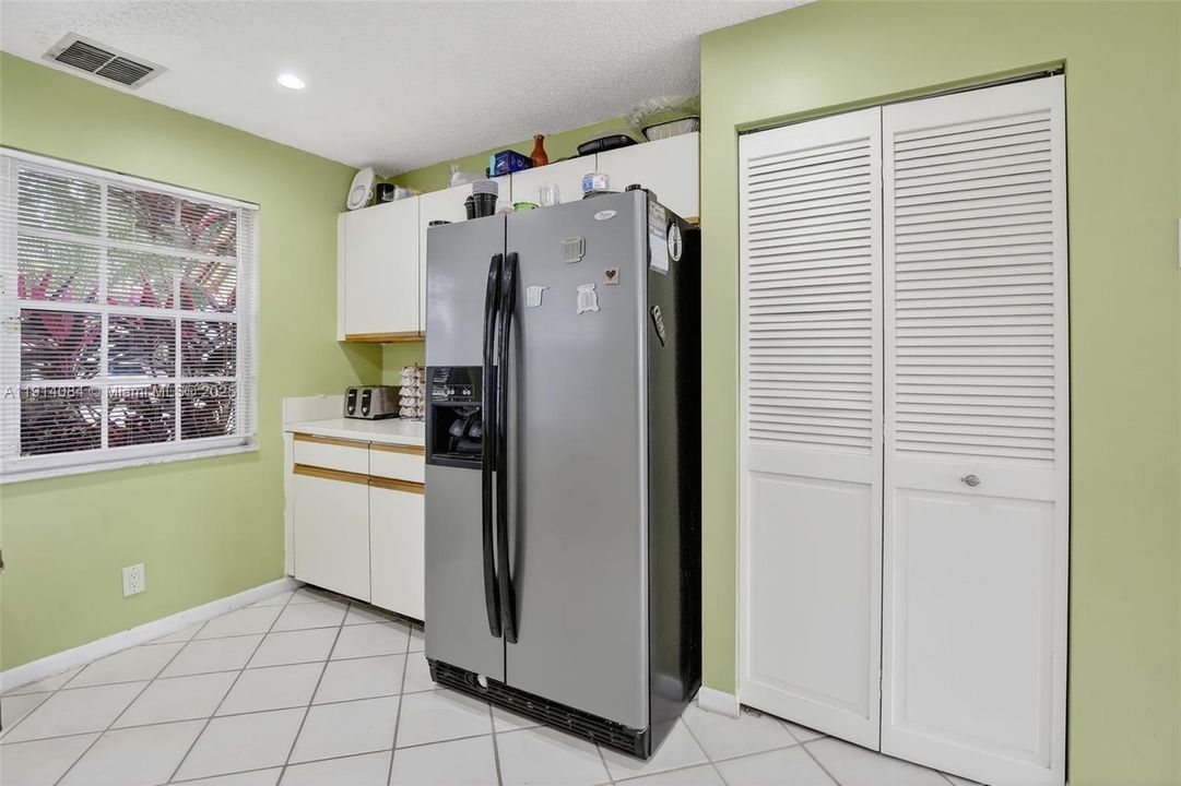 For Rent: $4,800 (3 beds, 2 baths, 1943 Square Feet)