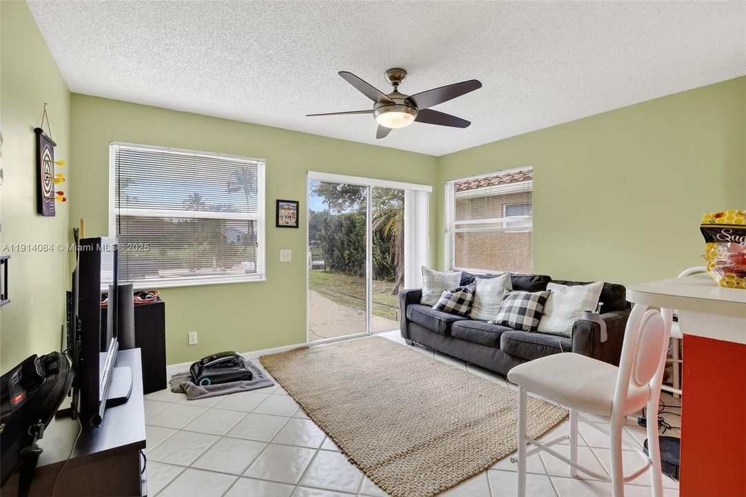 For Rent: $4,800 (3 beds, 2 baths, 1943 Square Feet)