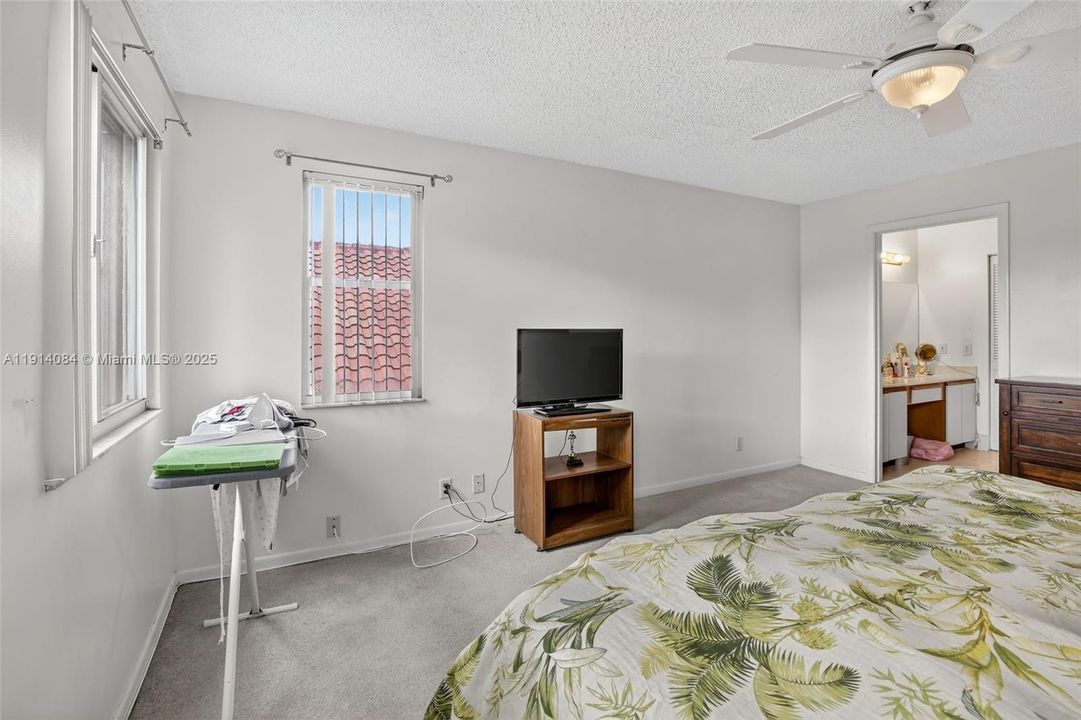 For Rent: $4,800 (3 beds, 2 baths, 1943 Square Feet)